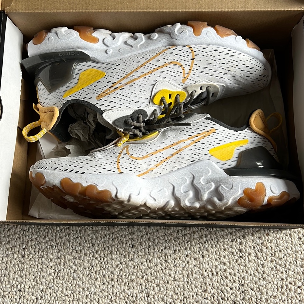 Nike React Vision “Honeycomb” size 9 in box